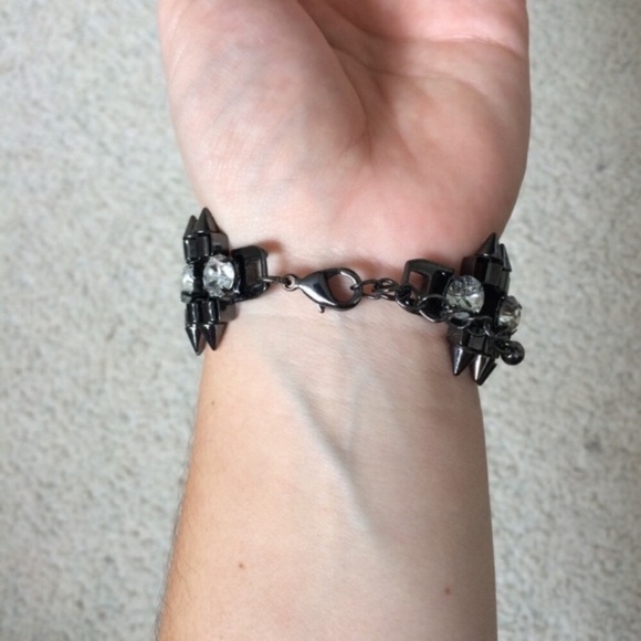 Black Hardware Statement Bracelet NWOT - Picture 4 of 6